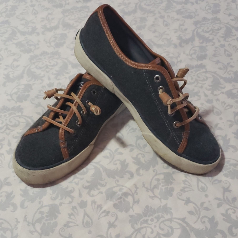 Sperry sneaker shoe size 7